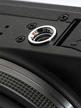 überstehendes Stativgewinde der XZ-1