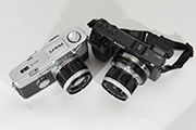 Ur-PEN neben der NEX7 mit adaptierter Linse